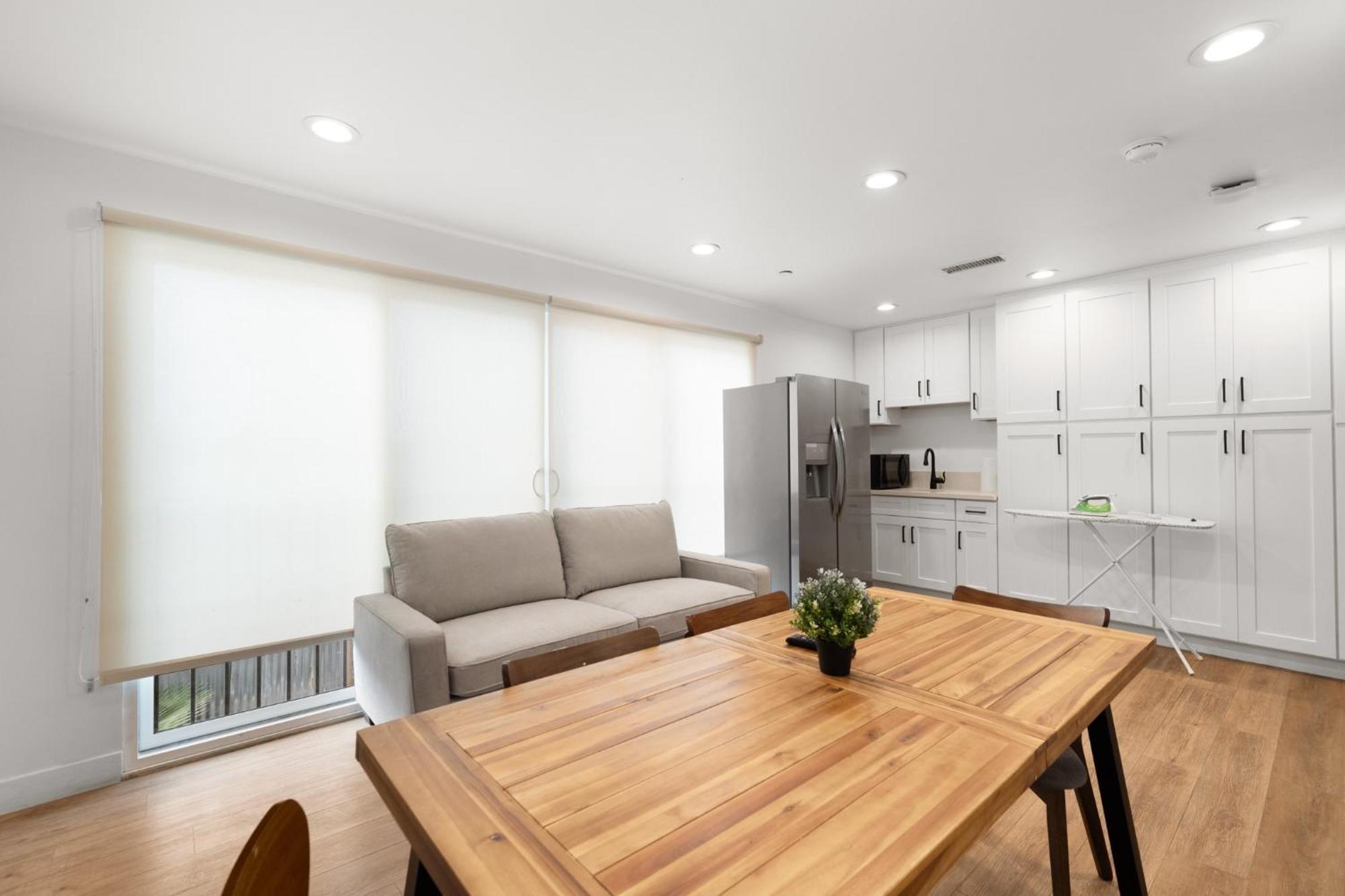Modern Getaway In The Heart Of La Near Usc, Private Room With Share Living Room And Kitchen ロサンゼルス エクステリア 写真