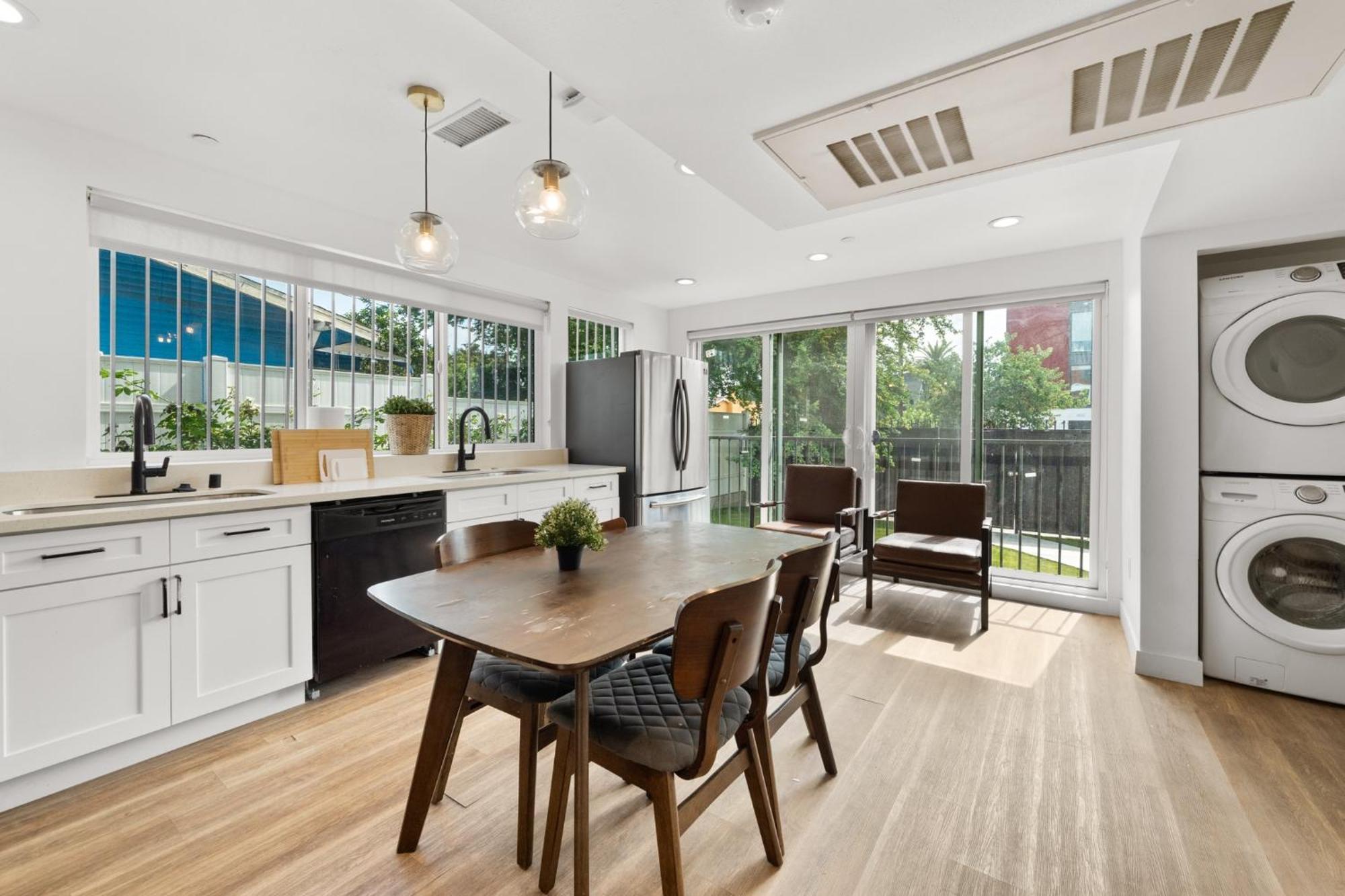 Modern Getaway In The Heart Of La Near Usc, Private Room With Share Living Room And Kitchen ロサンゼルス エクステリア 写真
